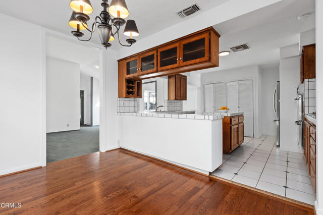 Detail Gallery Image 15 of 35 For 4920 Nagle Ave, Sherman Oaks,  CA 91423 - 3 Beds | 2 Baths