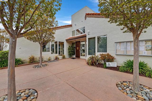 21109 Gary Dr, Hayward CA: https://media.crmls.org/mediaz/3c967e5c-b863-4b84-b027-fdf11f1035d3.jpg