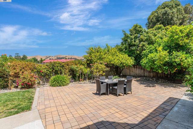 483 Becado Place, Fremont CA: https://media.crmls.org/mediaz/3c96a586-269b-440a-87d8-28abf1770bc3.jpg