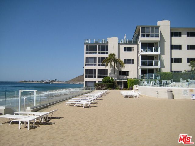 22548 PACIFIC COAST Highway, Malibu CA: https://media.crmls.org/mediaz/3c96d4e9-b8ef-43e0-9776-2ba728fd5b7e.jpg