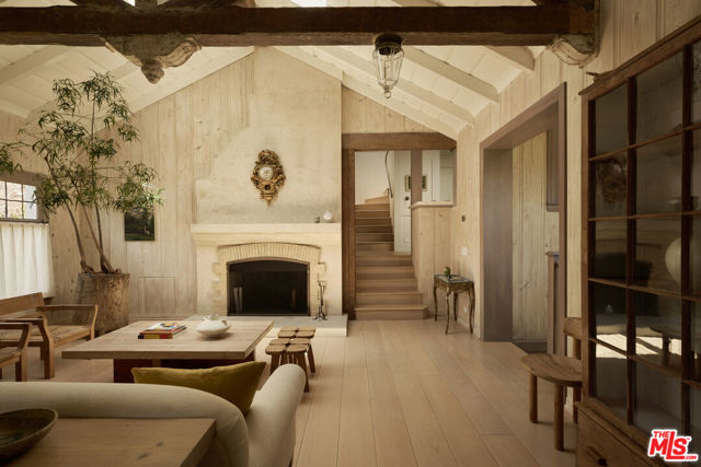 239 W Channel Road, Santa Monica CA: https://media.crmls.org/mediaz/3c972530-8212-43ce-b5fc-f7ee716009d9.jpg