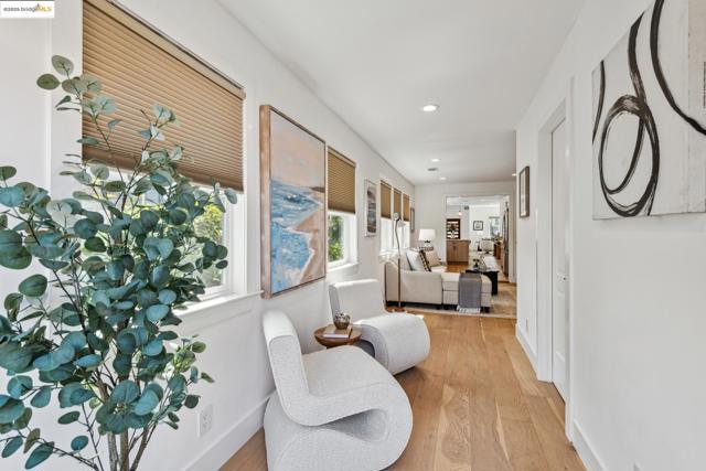 934 Apgar St, Oakland CA: https://media.crmls.org/mediaz/3c97571a-0484-4cab-b71f-6bb6d3788425.jpg
