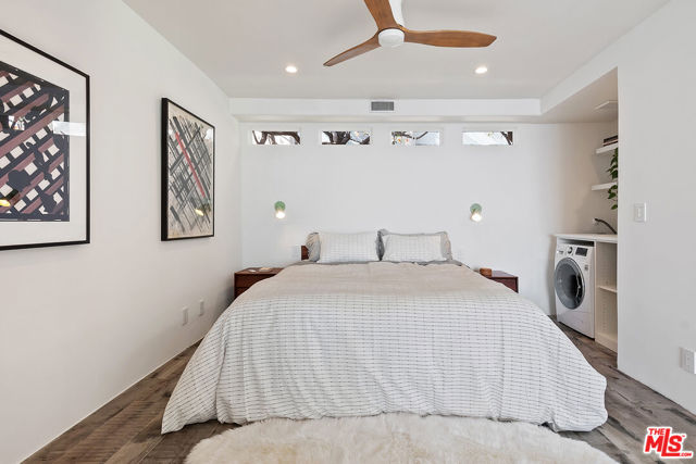 27400 Pacific Coast Highway, Malibu CA: https://media.crmls.org/mediaz/3c97c34a-56e1-43c2-bf54-1e415ac334fb.jpg