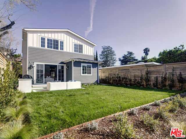743 Haverford Avenue, Pacific Palisades CA: https://media.crmls.org/mediaz/3c97c750-7bbb-4b38-8e20-e0d23b2e7f0b.jpg