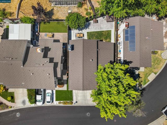 2329 Sweetwater Dr, Martinez CA: https://media.crmls.org/mediaz/3c97d038-d2f0-4566-8176-0d69ee992d7a.jpg