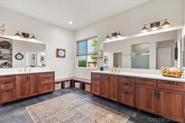 3180 Ridgeline Place, Escondido CA: https://media.crmls.org/mediaz/3c97fc14-3615-4f9d-895f-b1feebc00636.jpg
