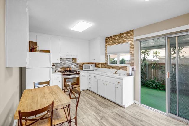 139 Fourth Ave, Chula Vista, California 91910, 2 Bedrooms Bedrooms, ,1 BathroomBathrooms,Townhouse,For Sale,Fourth Ave,250028610SD