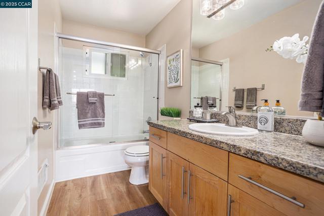 205 Masters Ct, Walnut Creek CA: https://media.crmls.org/mediaz/3c98371f-3704-4318-a477-ac6372ee8873.jpg