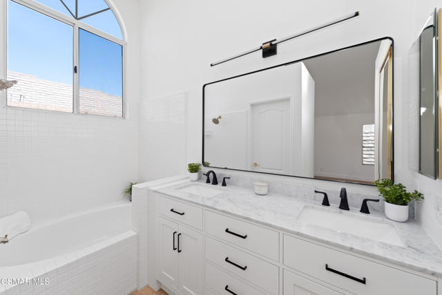 7246 University Drive, Moorpark CA: https://media.crmls.org/mediaz/3c98d914-5e52-41e6-b0e0-86b99cb11db0.jpg