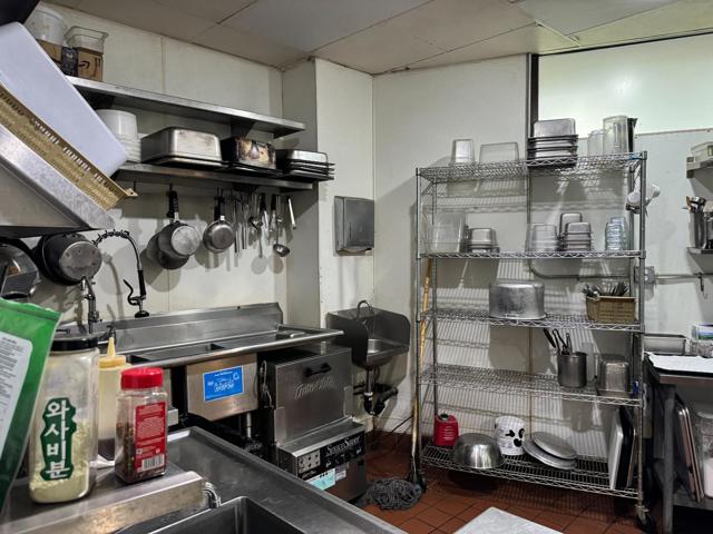 1688 1688 Decoto Road, Union City CA: https://media.crmls.org/mediaz/3c991eca-b31f-4751-886d-e1a6a390b16f.jpg