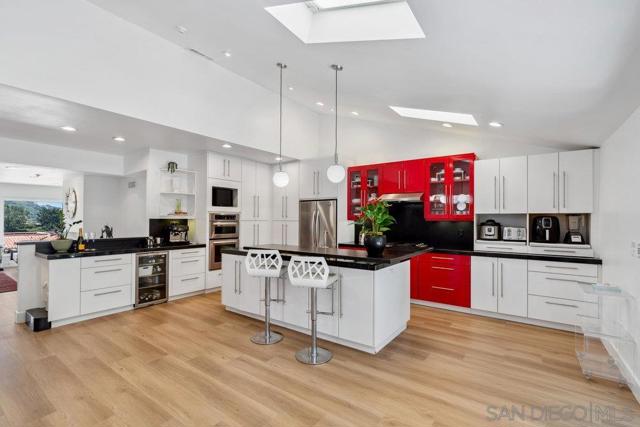 7645 Caminito Coromandel, La Jolla CA: https://media.crmls.org/mediaz/3c992d03-3e5e-4c74-9159-f944d2eb72ec.jpg