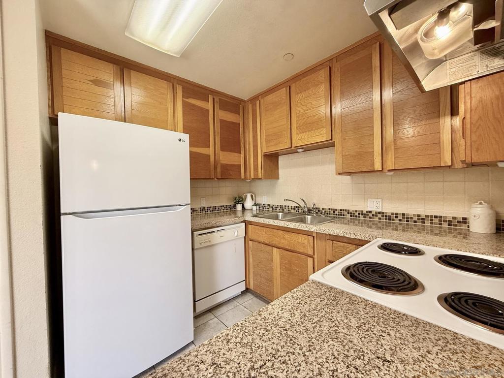4082 Albatross St - photo 18
