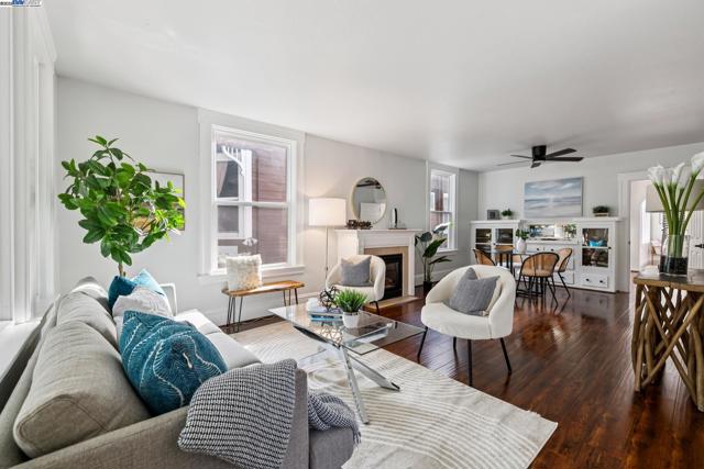 1525 Stanton St, Alameda CA: https://media.crmls.org/mediaz/3c993836-54c7-4e8f-9998-6fd90f3cd655.jpg