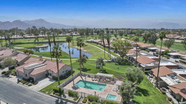 41531 Peach Tree Court, Palm Desert CA: https://media.crmls.org/mediaz/3c995c79-5630-4f09-a2ac-28644eee2774.jpg