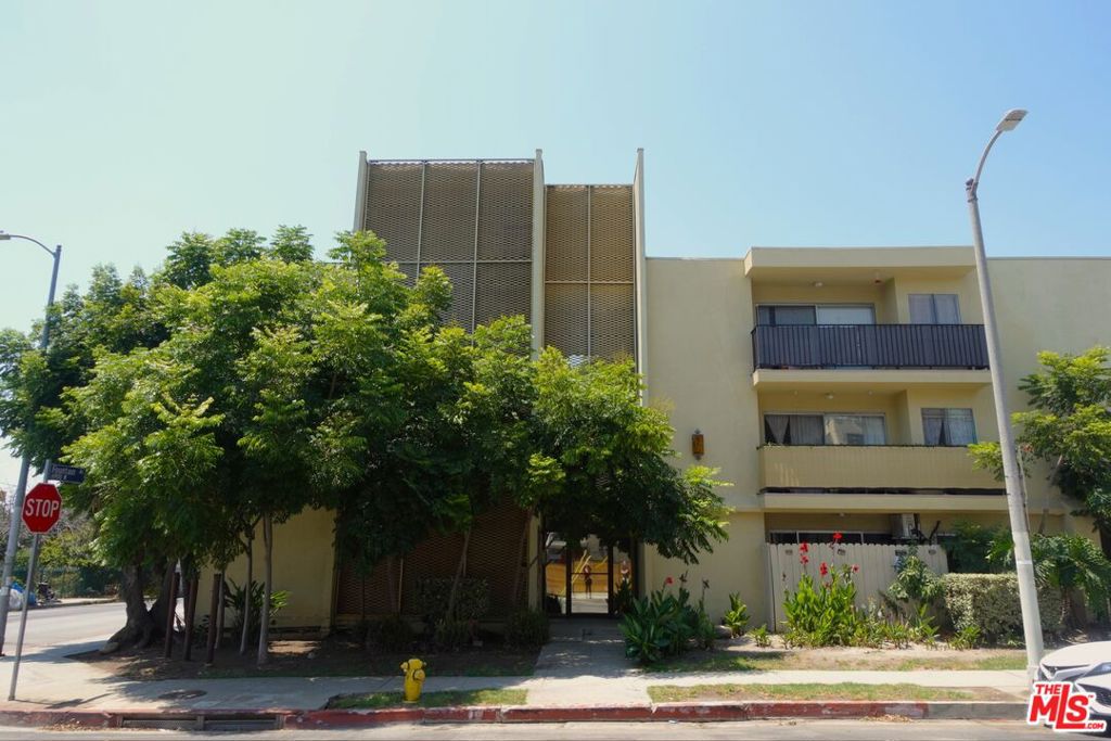 1301 N Mansfield Avenue #208