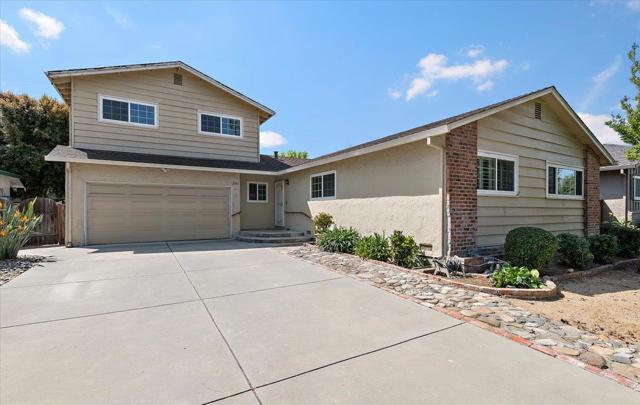 898 Hummingbird Drive, San Jose CA: https://media.crmls.org/mediaz/3c996c9a-91c0-4d86-a615-4640a8ff57d0.jpg
