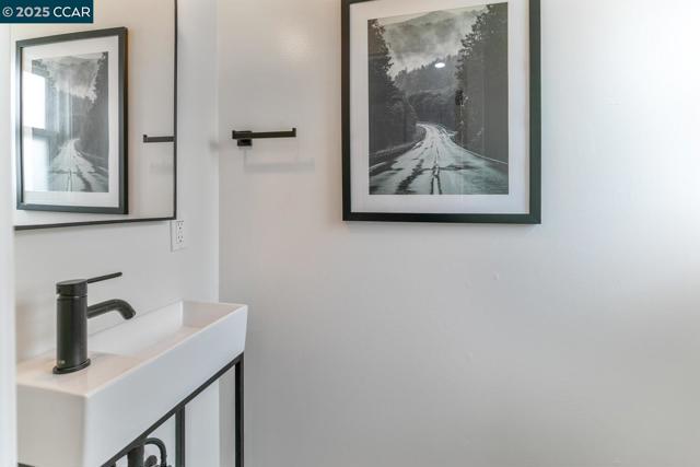 3115 Ebano Dr, Walnut Creek CA: https://media.crmls.org/mediaz/3c9976fa-a83a-4622-b3d3-2df9aa726790.jpg