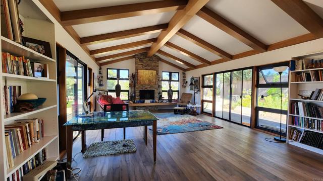 5855 Ithaca Place, San Diego CA: https://media.crmls.org/mediaz/3c99878b-c221-48cc-985f-94756c85bb2f.jpg