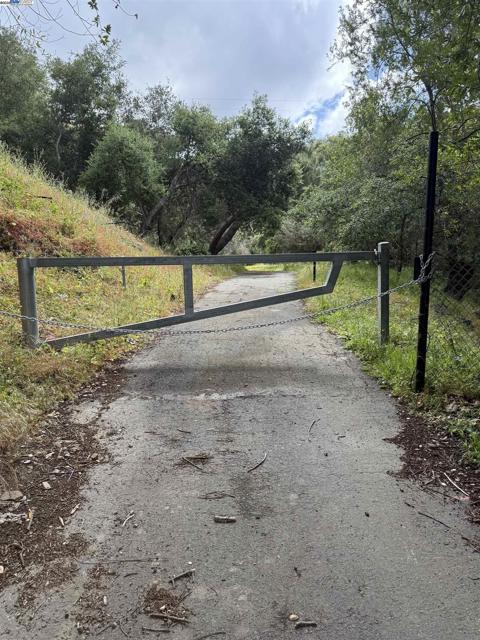 2950 Niles Canyon Rd, Castro Valley CA: https://media.crmls.org/mediaz/3c99f7a8-eeb3-4b09-b5ec-59c8383b9bc2.jpg