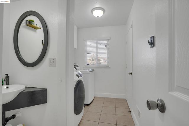 235 Pecan Pl, Brentwood CA: https://media.crmls.org/mediaz/3c9a2643-3ca9-4e9d-bd9b-be3d64e91322.jpg