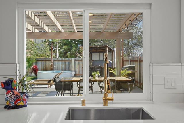 Detail Gallery Image 10 of 47 For 1860 Purdue Ct, Oceanside,  CA 92056 - 3 Beds | 2 Baths