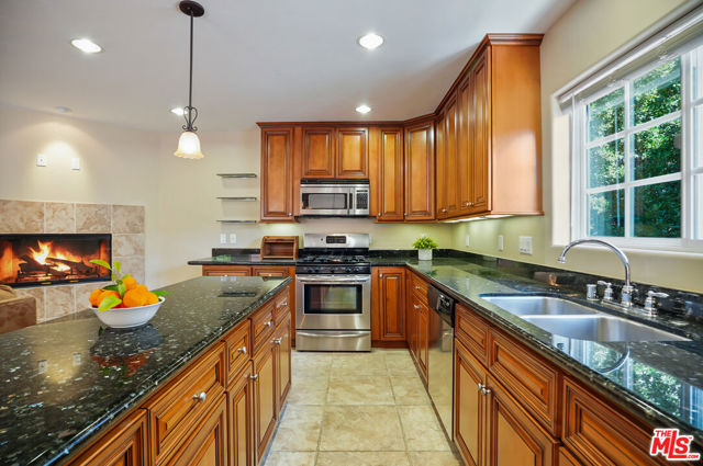 10655 Camarillo Street, Toluca Lake CA: https://media.crmls.org/mediaz/3c9a9df4-e6f4-4307-b3d0-9031437405ee.jpg