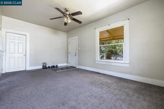 935 E Yosemite Ave, Madera CA: https://media.crmls.org/mediaz/3c9aa3a9-1a56-4c3d-a84d-6a05c0e6c327.jpg