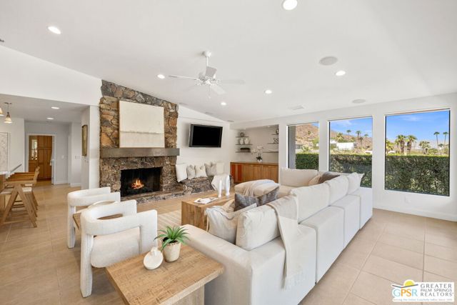 13 Cahuilla Hills Drive, Palm Springs CA: https://media.crmls.org/mediaz/3c9b7bb7-64dc-4ff9-8f77-51ed3ba24cc7.jpg