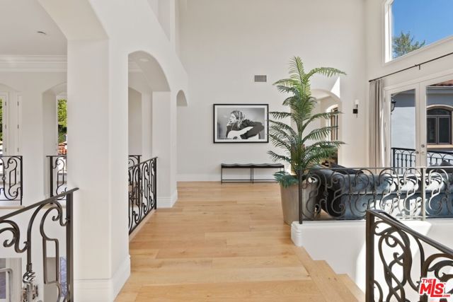 23593 Park South Street, Calabasas CA: https://media.crmls.org/mediaz/3c9bec79-56b1-4568-ad55-ab09b0749e9a.jpg