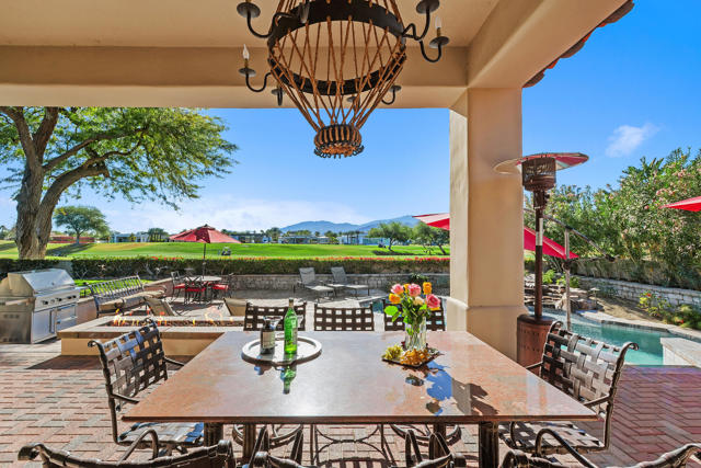 284 Loch Lomond Road, Rancho Mirage CA: https://media.crmls.org/mediaz/3c9c4e87-4a7f-42af-aa72-2a061f12a04e.jpg