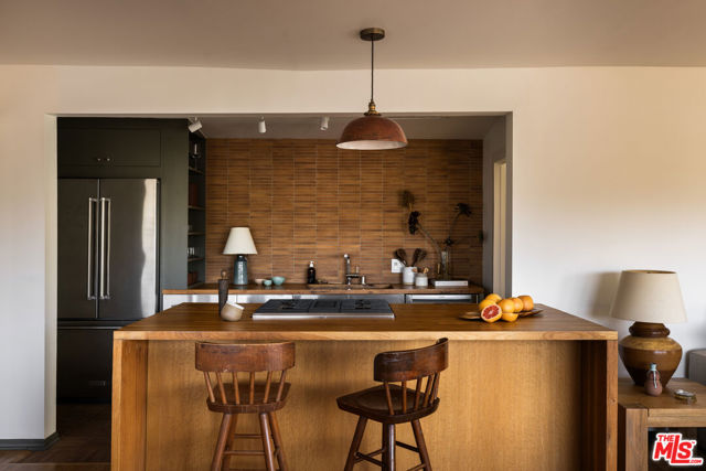 4825 Glenalbyn Drive, Los Angeles CA: https://media.crmls.org/mediaz/3c9c926c-43a1-4c31-b016-7881cc1ca9c8.jpg