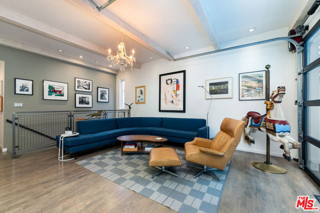 8328 Kirkwood Drive, Los Angeles CA: https://media.crmls.org/mediaz/3c9daf08-c062-4965-9abf-1957fdad74aa.jpg