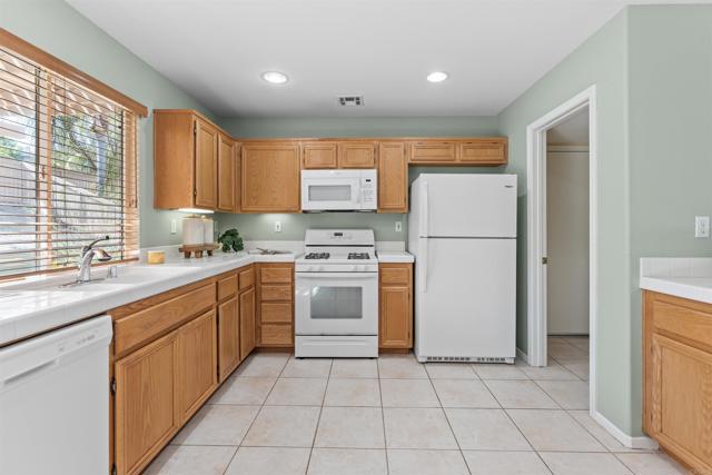 Detail Gallery Image 13 of 41 For 1170 Pinto Canyon Ln, Chula Vista,  CA 91915 - 3 Beds | 2/1 Baths