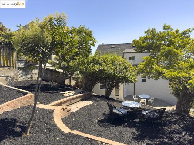 479 Kentucky Ave, Berkeley CA: https://media.crmls.org/mediaz/3c9f0ed0-93b9-404f-a294-db54e0d38651.jpg