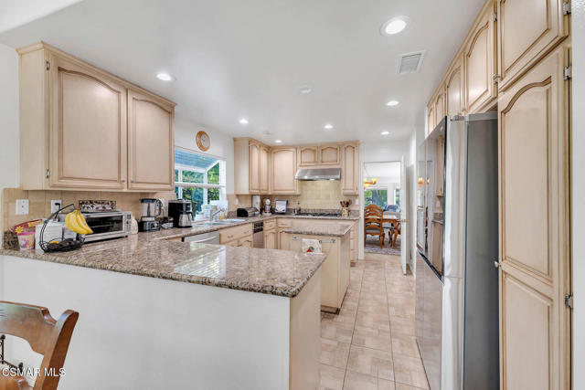 5050 Golden Nugget Way, Oak Park CA: https://media.crmls.org/mediaz/3c9f1428-a0f4-45b6-b3fc-54867a464cca.jpg