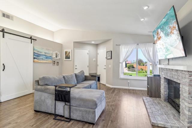 2431 Bobcat Gln, Escondido CA: https://media.crmls.org/mediaz/3c9f29e9-9b6a-49b1-80e3-a9bd85404f92.jpg