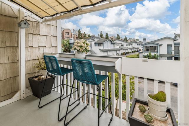 4052 Mahaila Ave, San Diego CA: https://media.crmls.org/mediaz/3c9f51fd-0991-45b5-af5d-9d2c28c3cc11.jpg