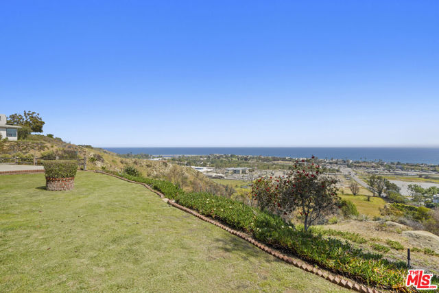 3217 Colony View Circle, Malibu CA: https://media.crmls.org/mediaz/3c9f8e19-423d-4414-9600-20d1311d3a13.jpg