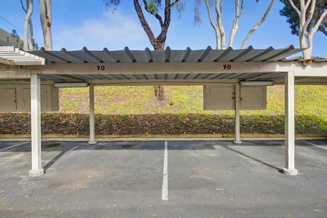 4060 Rosenda Ct, San Diego CA: https://media.crmls.org/mediaz/3c9fa0af-3e57-46f6-b8bd-f42dcfaaf519.jpg