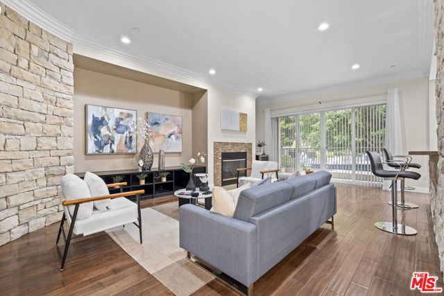 4848 Wilshire Boulevard, Los Angeles CA: https://media.crmls.org/mediaz/3c9fb808-c904-4d74-b377-b7c58100a373.jpg