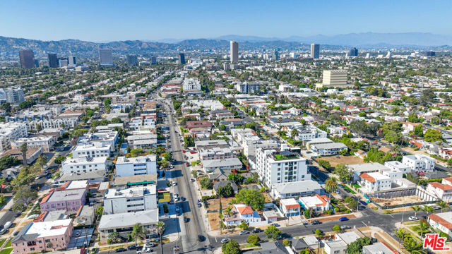 1562 S Fairfax Avenue, Los Angeles CA: https://media.crmls.org/mediaz/3c9fc00b-ccd8-4f03-bf18-81559093fd12.jpg