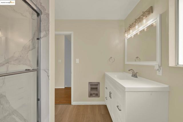 2524 Parker Ave, Oakland CA: https://media.crmls.org/mediaz/3c9ff064-76d6-48d9-878c-433bcec01e62.jpg