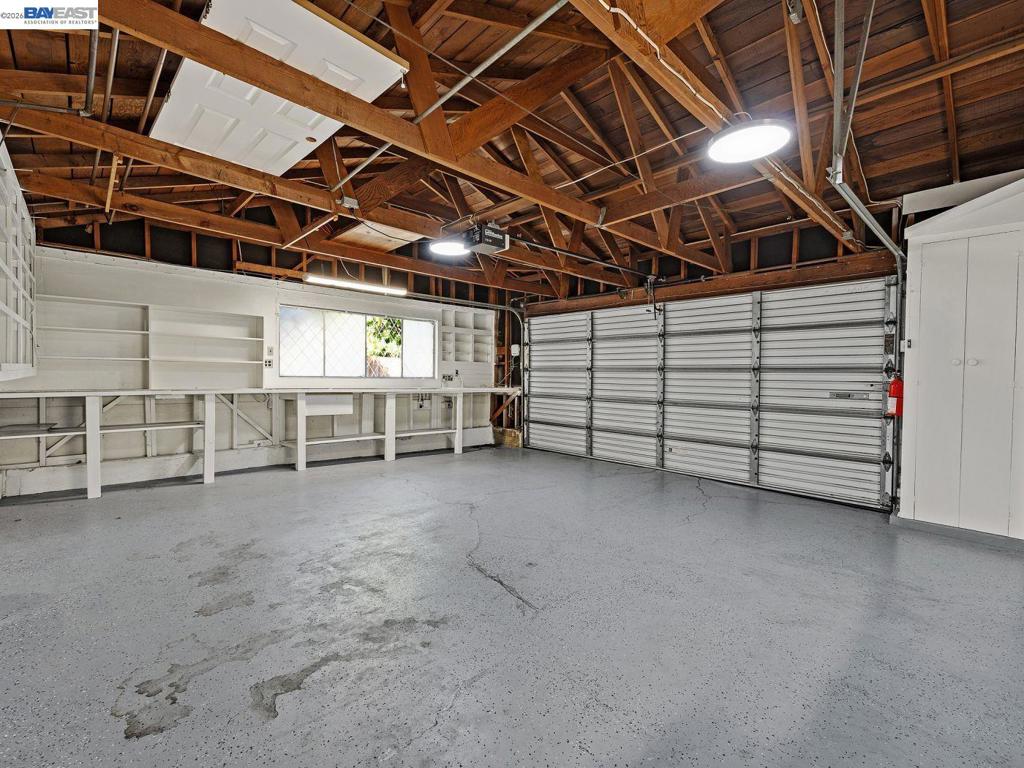 https://media.crmls.org/mediaz/3ca010e7-e991-4629-bc88-d2d5d949356b.jpg?preset=X-Large