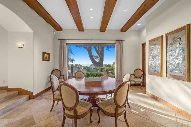 271 Ocean View Ave, Del Mar CA: https://media.crmls.org/mediaz/3ca011b3-f6bc-4d43-a536-1ce0772635c0.jpg