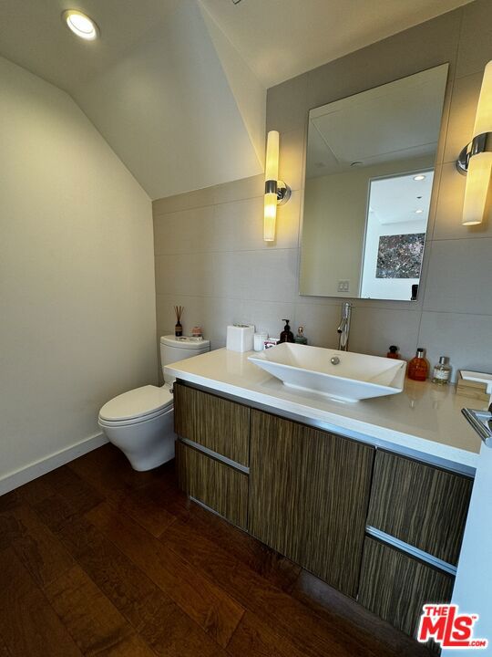 140 S Hayworth Avenue, Los Angeles CA: https://media.crmls.org/mediaz/3ca03c9f-738a-486f-9961-94fb96b56db5.jpg