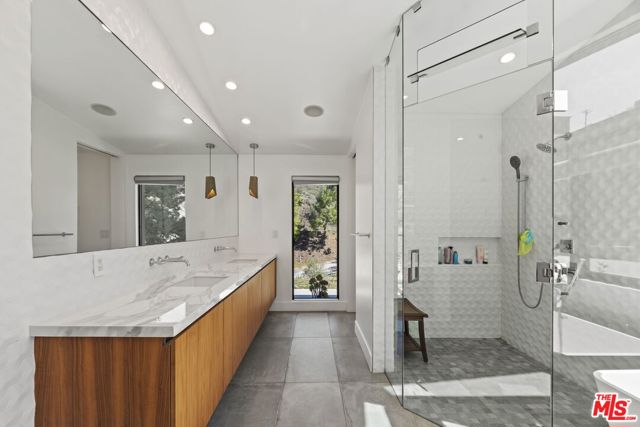 31830 Lobo Canyon, Agoura Hills CA: https://media.crmls.org/mediaz/3ca195ae-6c40-411a-a322-1790e4915733.jpg