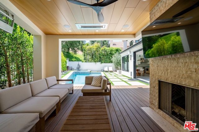 23180 Park Blanco, Calabasas CA: https://media.crmls.org/mediaz/3ca1aa84-013f-46e5-89de-d0d94f77c403.jpg