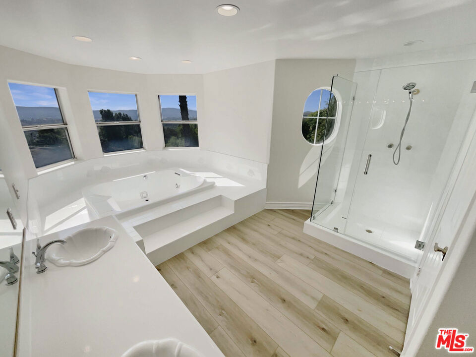 MLS #25505603 image #9