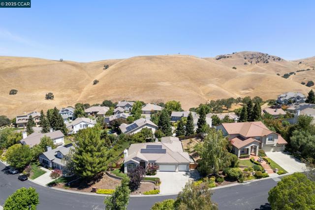 109 Forest Hill, Clayton CA: https://media.crmls.org/mediaz/3ca1ec70-1fca-4f70-aca1-d61f5f6af07c.jpg