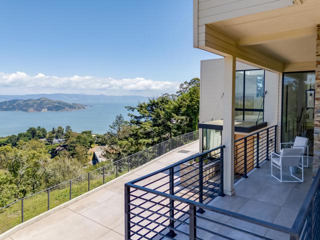 3 Wolfback Ridge Road, Sausalito CA: https://media.crmls.org/mediaz/3ca24705-cf97-40cd-a546-f7b3bf077df6.jpg
